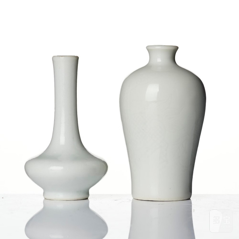 A pair of white glazed vases, - 图4
